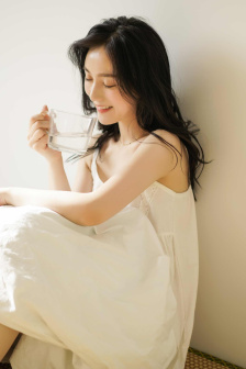 一面亲一面膜下奶